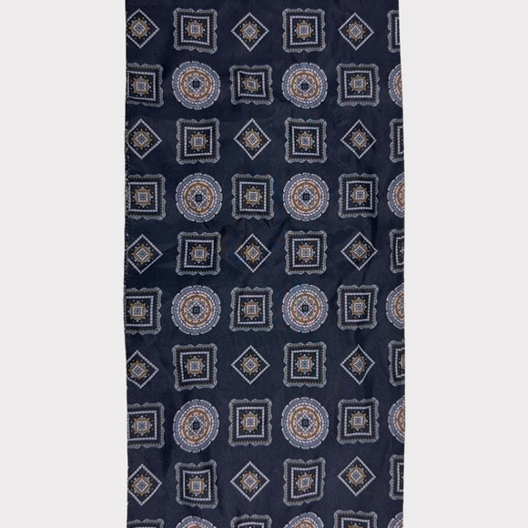 Long scarf - Picture 2 of 4